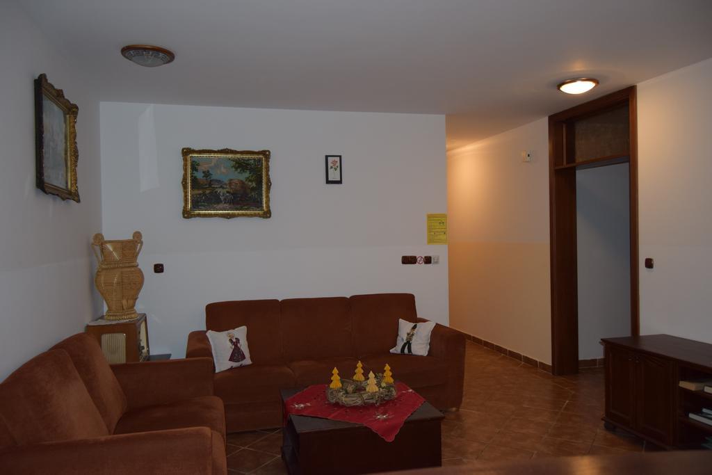 Farm Stay Frank Ozmec Wine And Glamping Estate Ljutomer Kamer foto